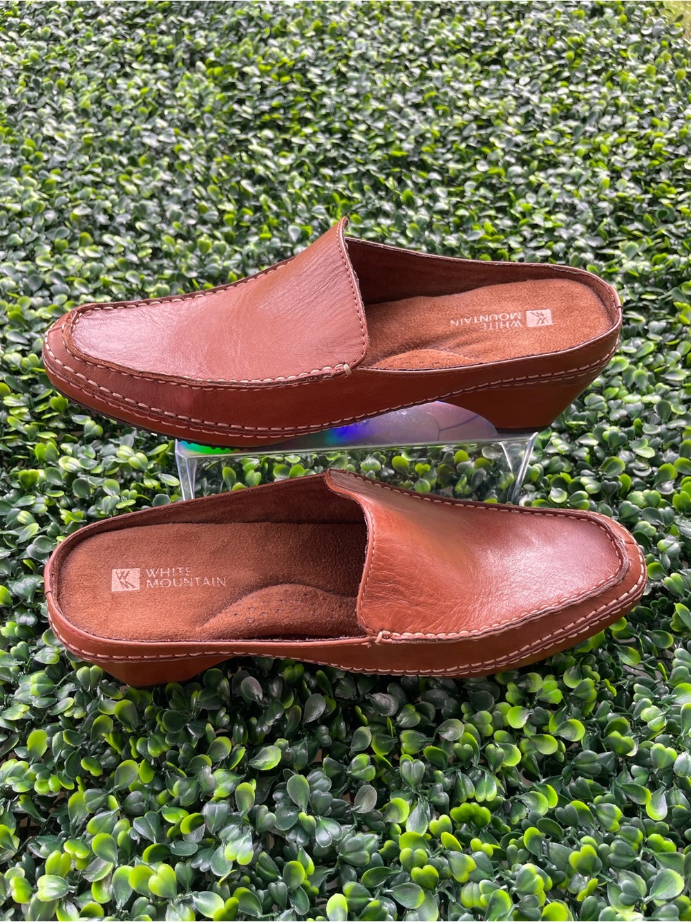 White Mountain women’s Brown Slip-On Mocs